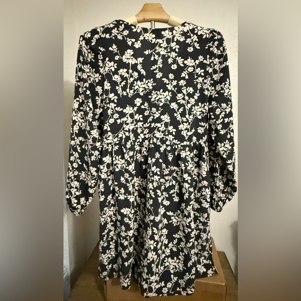 5 for $20 Deal- Old Navy Floral Dress- Size XS - Picture 7 of 7